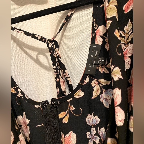 Woman’s Flower romper, small - Picture 2 of 4